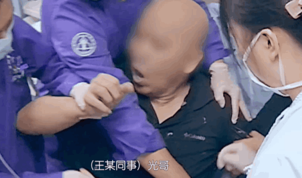 图片来源:《我的白大褂》剧照 就在她还没完全适应新环境时,死神来给