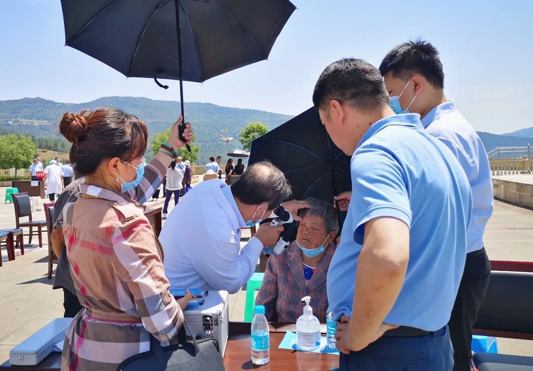重庆北部宽仁医院眼科主任 秦伟教授