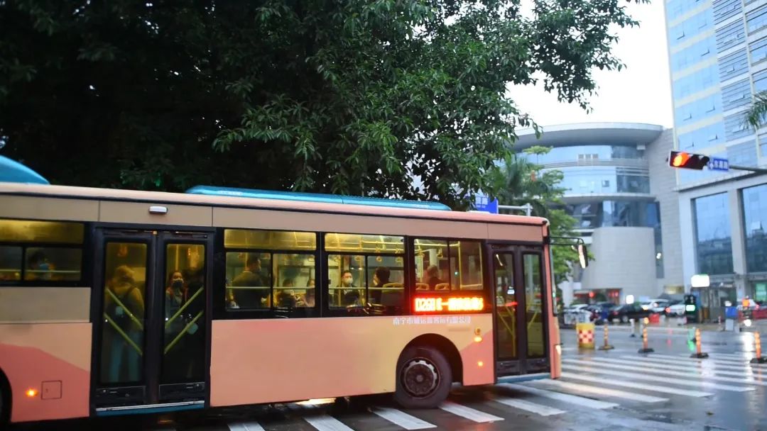 广西中医药大学一附院东葛院区-仙葫院区定制公交车 11 月 1 日起正式