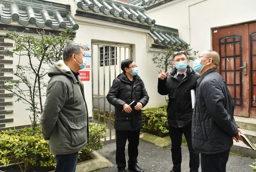 代兴勇副局长到四川宝石花医院慰问医护人员并督导疫