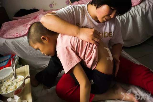 癌症移民：骨肉和家乡是一道单选题