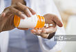 安全信息：FDA 限制可待因和曲马多在儿童中的使用，同时不推荐哺乳期妇女使用两种药物