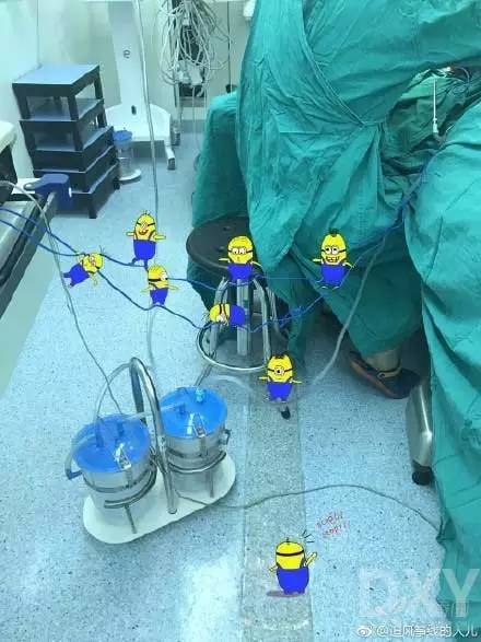 小黄人在电刀线上练平衡？医院里居然还有这种操作！