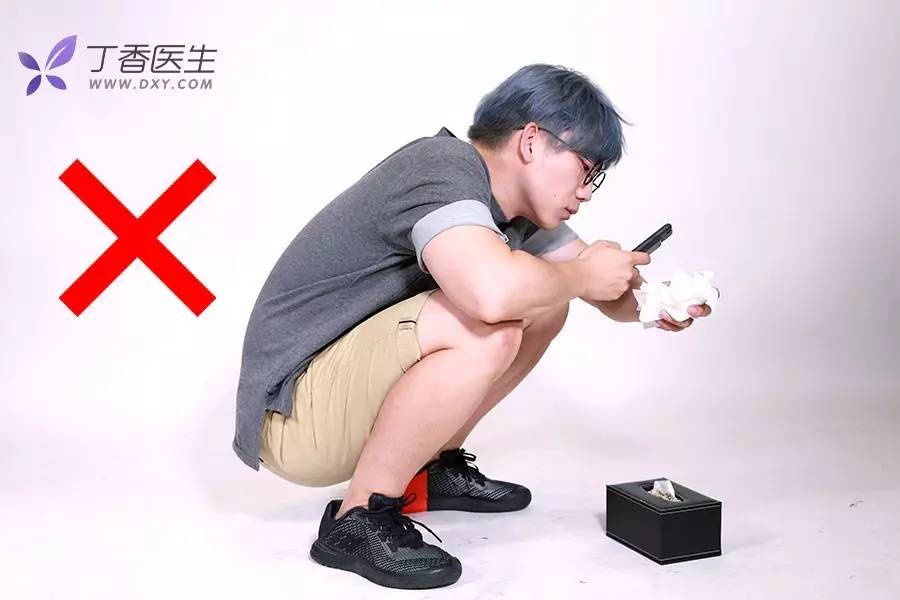 图片来源:丁香医生团队       图片来源:丁香医生团队 弯腰,驼背,蹲下