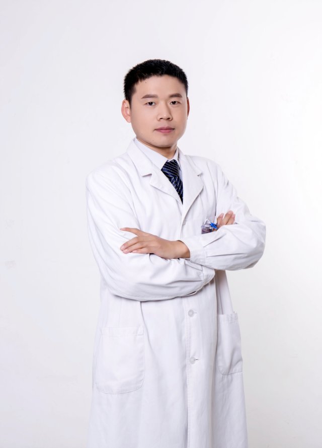 眼科专家门愿如：艾滋病玻璃体视网膜病变的手术治疗