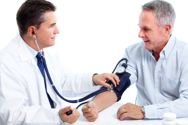 强化杯士的利弊 60 岁或以上成人强化血压治疗利弊皆有，难抉择