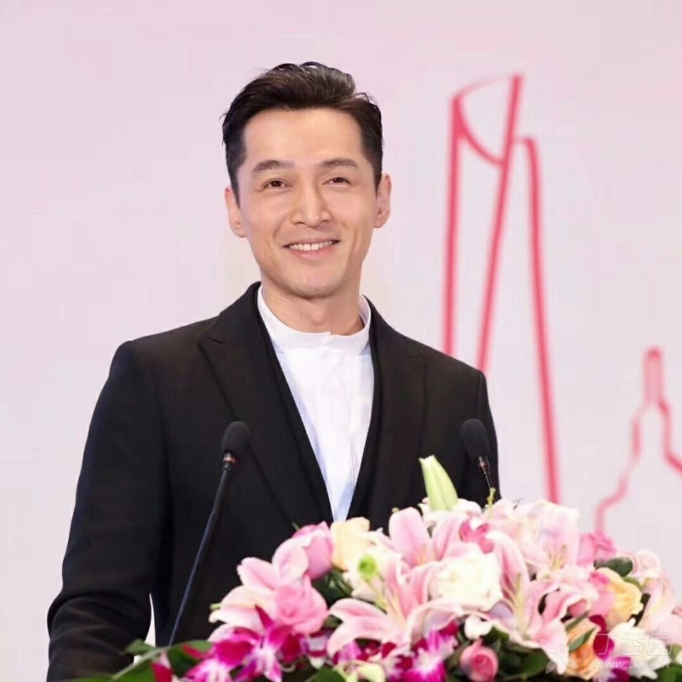 胡歌为医生发声:我相信医生,相信科学!