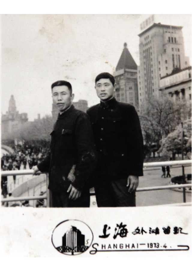 4.1973 年上海学习留影.jpg