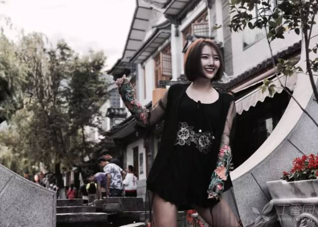 转行也看脸:女医生玩抖音被各大明星转发 辞职