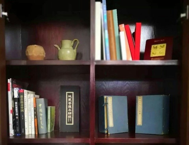 书架.jpg