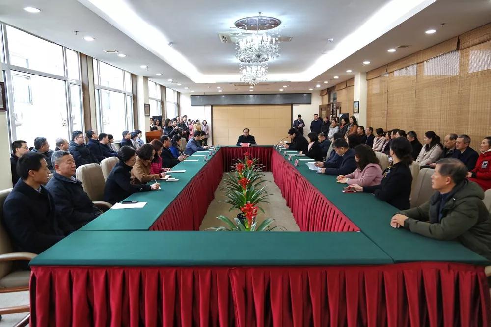 潍坊市人民医院领导召开职能部门会议并到一线调研工作