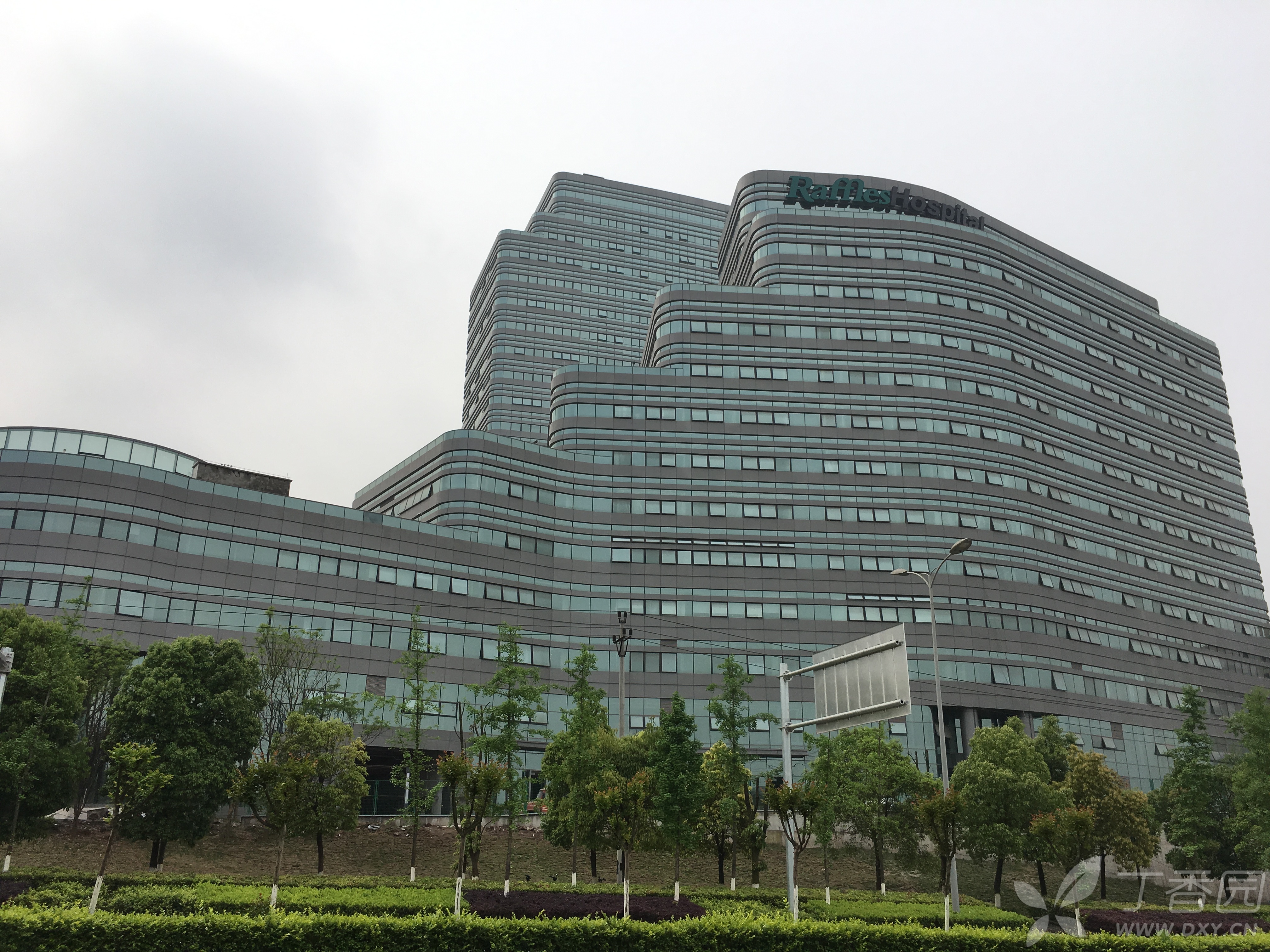 路过莱佛士国际医院(重庆慎安医院)