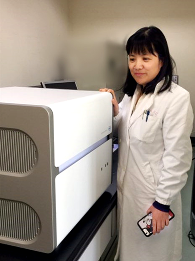 与罗氏 qPCR 产品合影