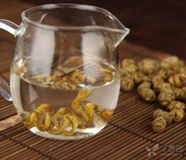 石斛茶:铁皮石斛和云雾茶树之间的激情碰撞