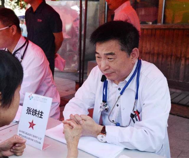 无锡著名心血管病专家走近群众答疑解难 献礼八一！