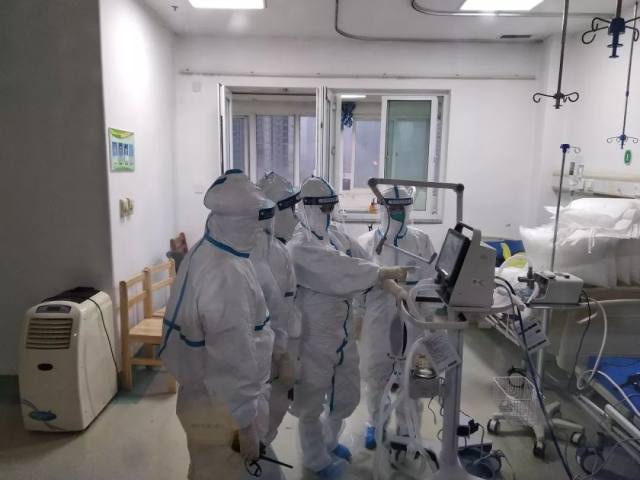 华润武钢总医院抗击疫情一线医务人员的祝福：春节快乐！身体健康！