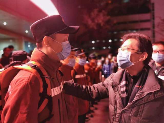成都市三医院急诊科男护士随「国家队」连夜集结援鄂