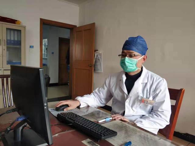 泰州市人民医院感染科医生丁明东奋战在抗击新型肺炎