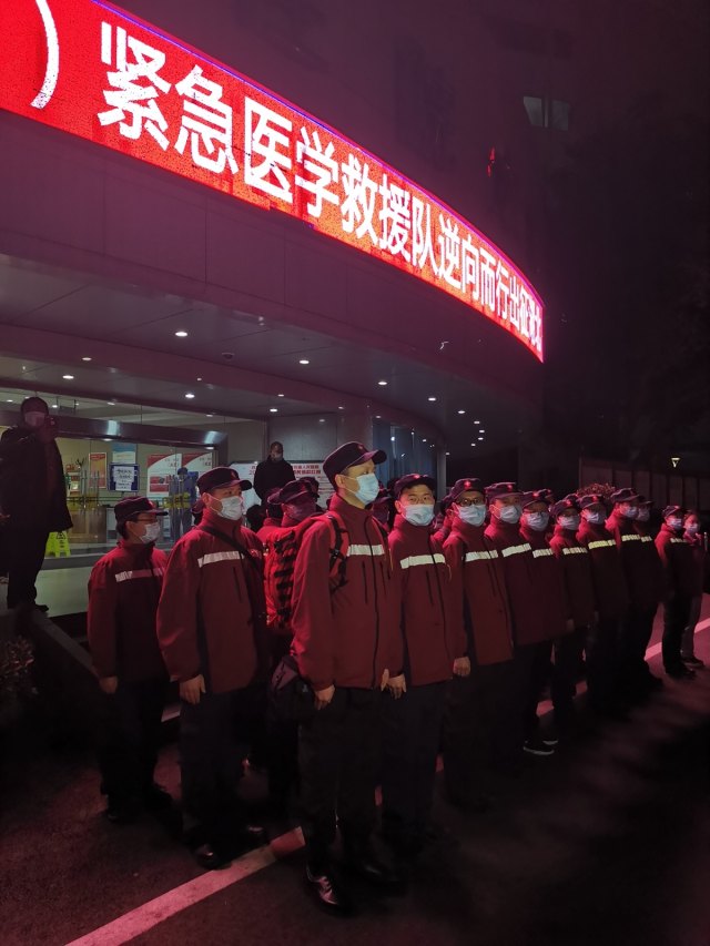 成都市三医院急诊科男护士随「国家队」连夜集结援鄂
