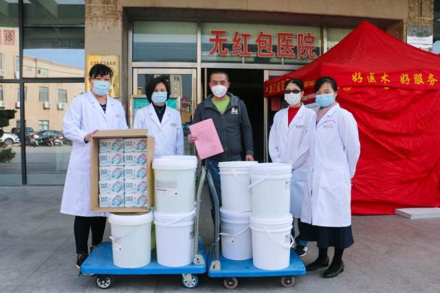 一线奋战、家属支持、社会爱心，共同汇聚疫情防控合力
