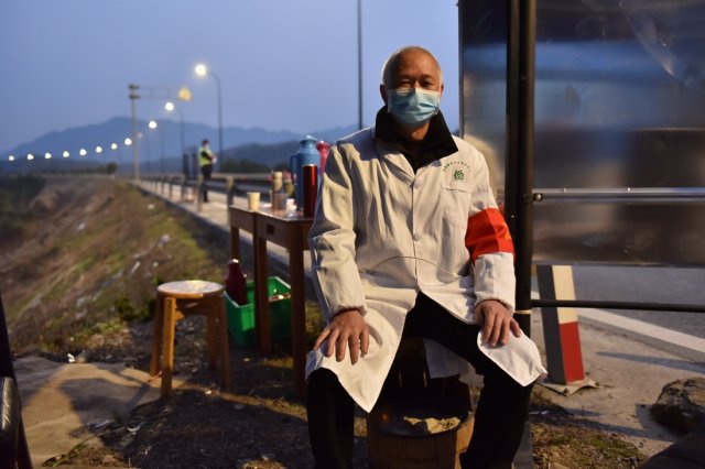 献给全体抗击新冠疫情的医务工作者们