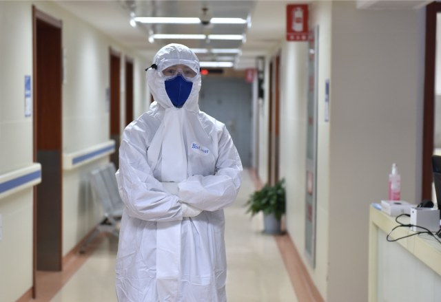 献给全体抗击新冠疫情的医务工作者们