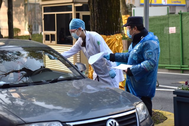 献给全体抗击新冠疫情的医务工作者们