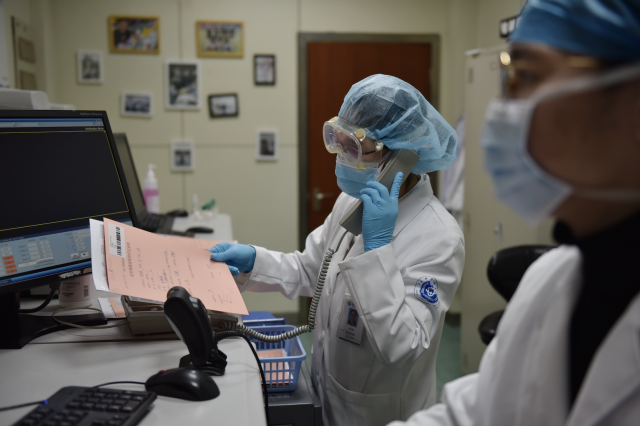 献给全体抗击新冠疫情的医务工作者们