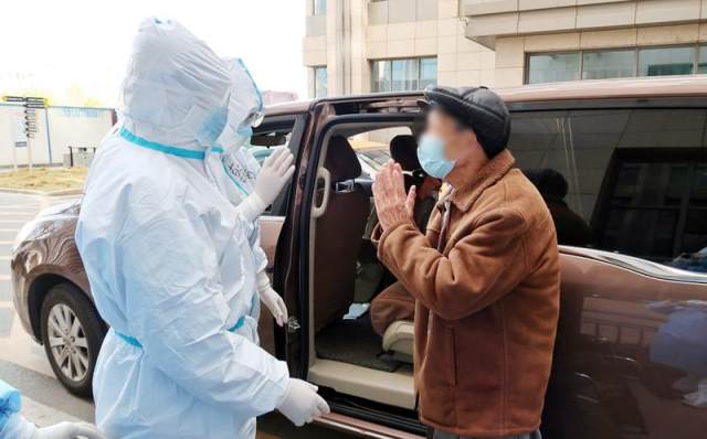 89 岁高龄武大教授与老伴同天痊愈出院