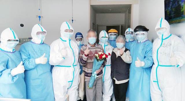 89 岁高龄武大教授与老伴同天痊愈出院