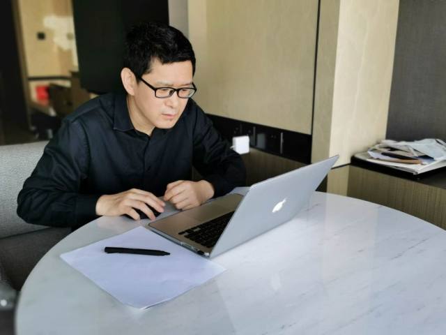 刚出金银潭就进「直播间」这位同济老师在武汉云上课！