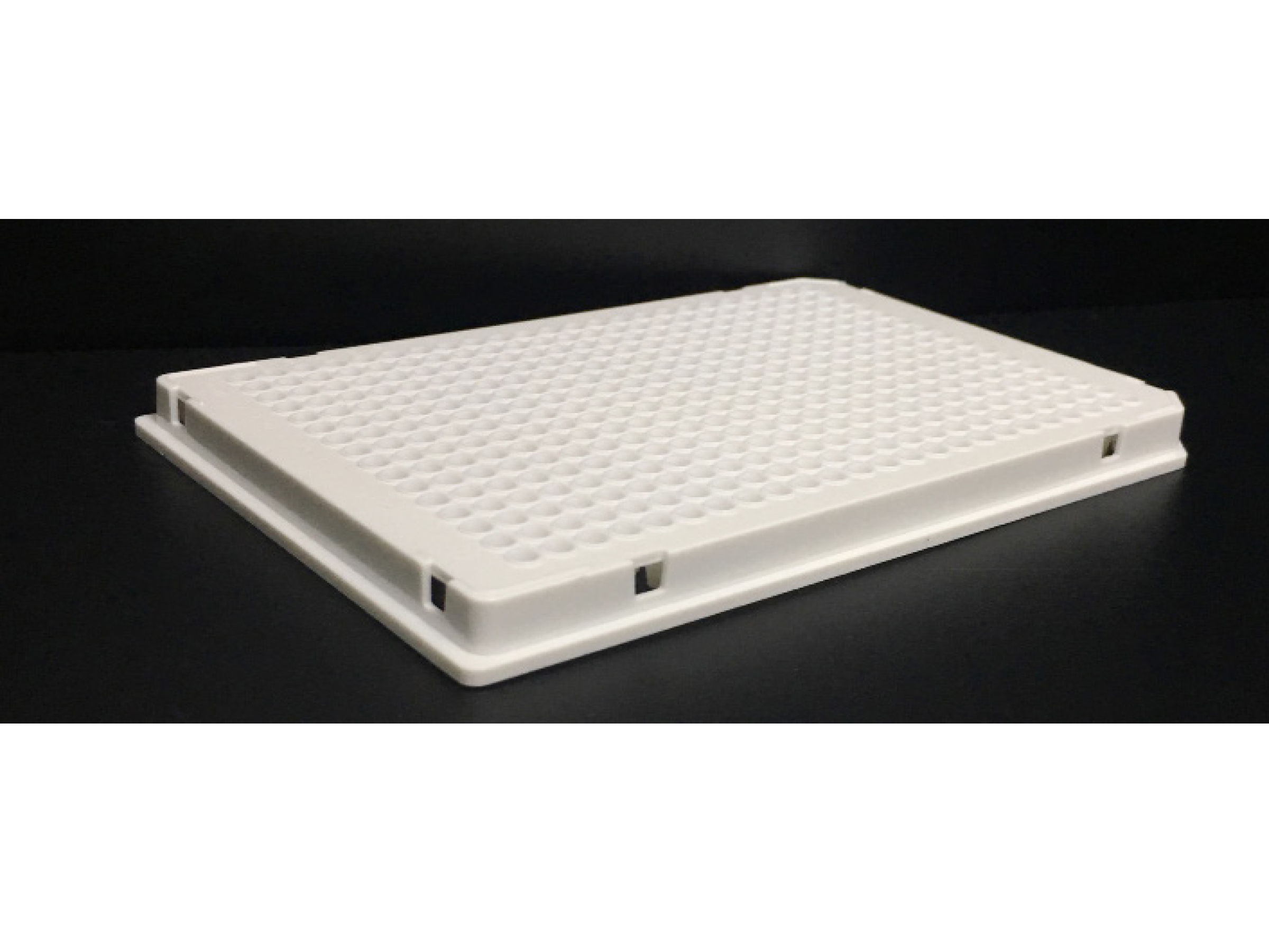 384孔熒光定量PCR板，40 μl白色，全裙邊，雙切角（A24，P24）