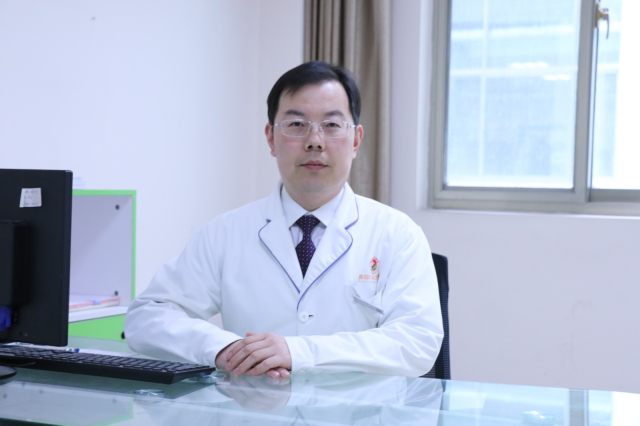 眼科   陈志毅  副主任医师.JPG