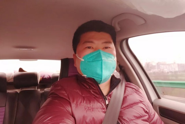 谢成在 2 月 10 日从襄阳老家赶去武汉.jpg
