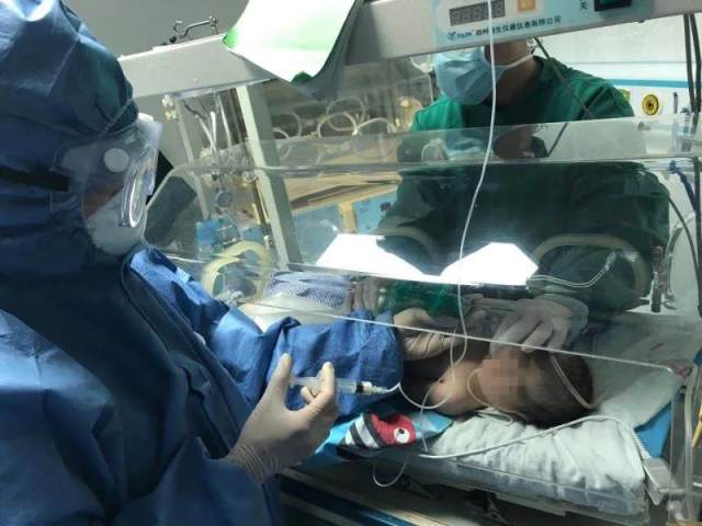 荆门一新生儿多症缠身，命悬一线！他们「生死抢救」使其转危为安！