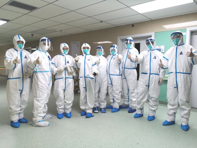 02. 市一医院支援市三医院医疗队部分队员合影.jpg