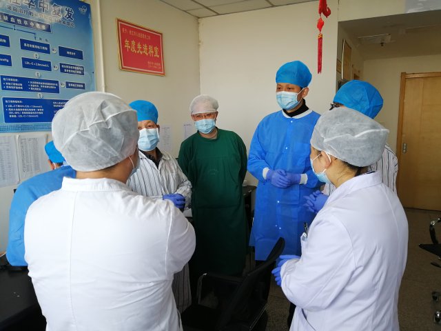 09. 副院长李俊明在枝江做疫情防控及患者救治指导.jpg