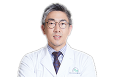 Dr. Young Ahn in white coat安荣均.png