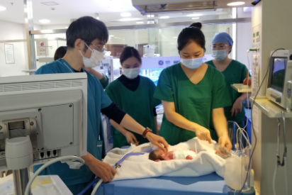 ​惊险！杭州孕妇在地铁站早产，宝宝才28周，出生时连胎膜都没破………