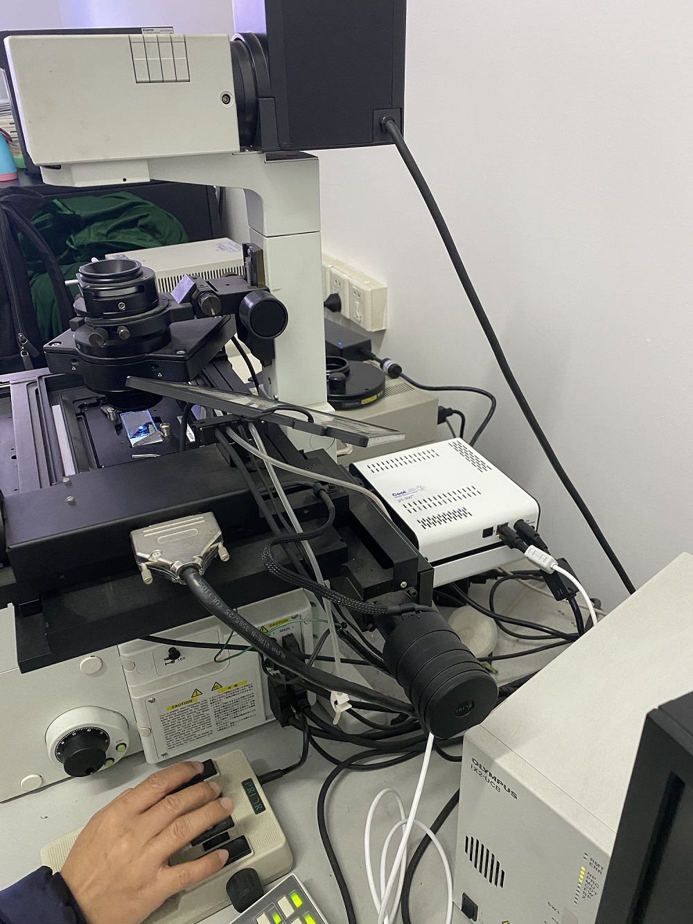 广州科适特为客户更换荧光显微镜光源方案