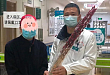 等待三小时，只为送他一束花……