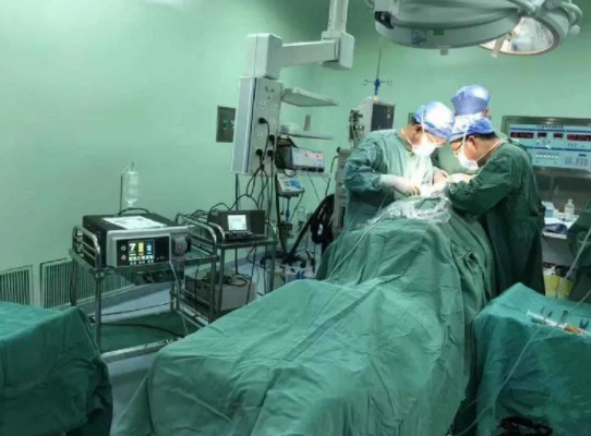 延安大学附属医院脊柱外科成功治愈一例上颈椎椎管内肿瘤患者