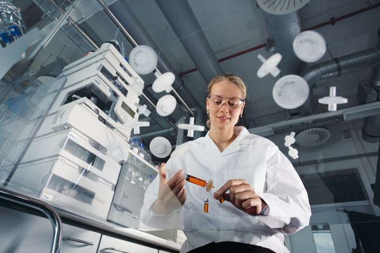 色谱分析样品过滤时，滤膜是否会释放浸出物？