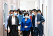国务院联防联控机制工作组赴成都京东方医院检查