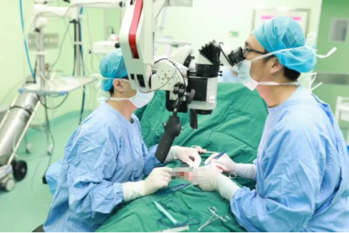 显微镜下的手术：深圳市萨米医疗中心顺利解决 3 年蛋疼困扰