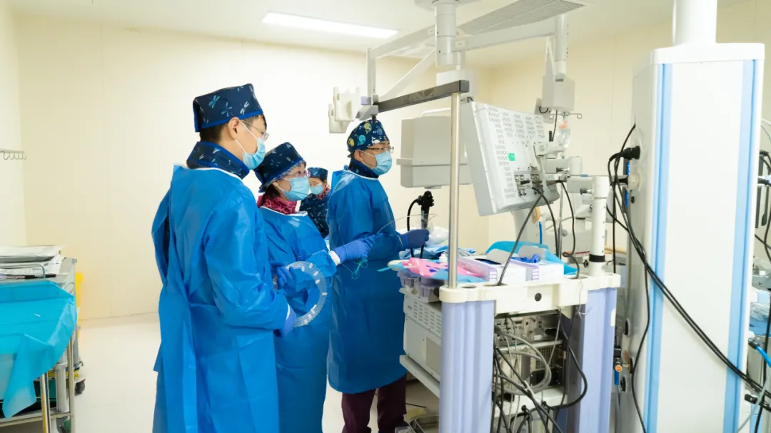 成都京东方医院成功实施 ERCP 超级微创取石手术