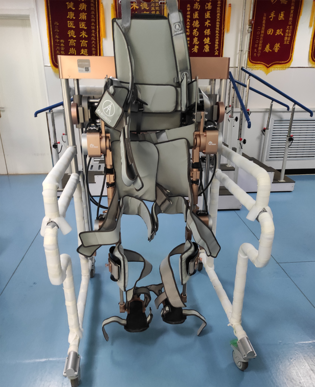 下肢步行机器人走进玉田县中医医院