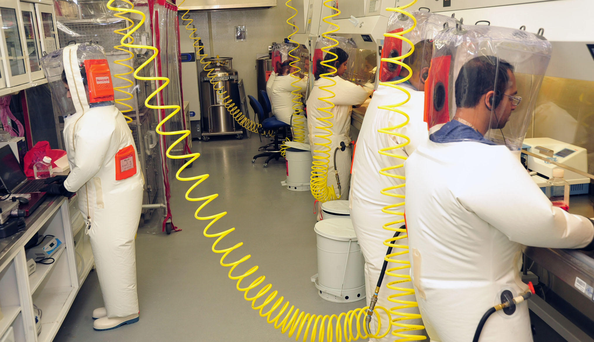 检验与生物技术学院举办实验室生物安全事故应急演练-检验与生物技术学院