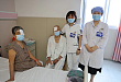 高龄夫妻饱受白内障之苦，同日手术后重见光明