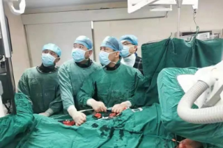 宁城县中心医院介入血管外科成功为一位复杂 B 型主动脉夹层患者实施「胸主动脉分支覆膜支架腔内隔绝术」